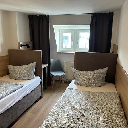 Deutscher Hof 3* Плауэн